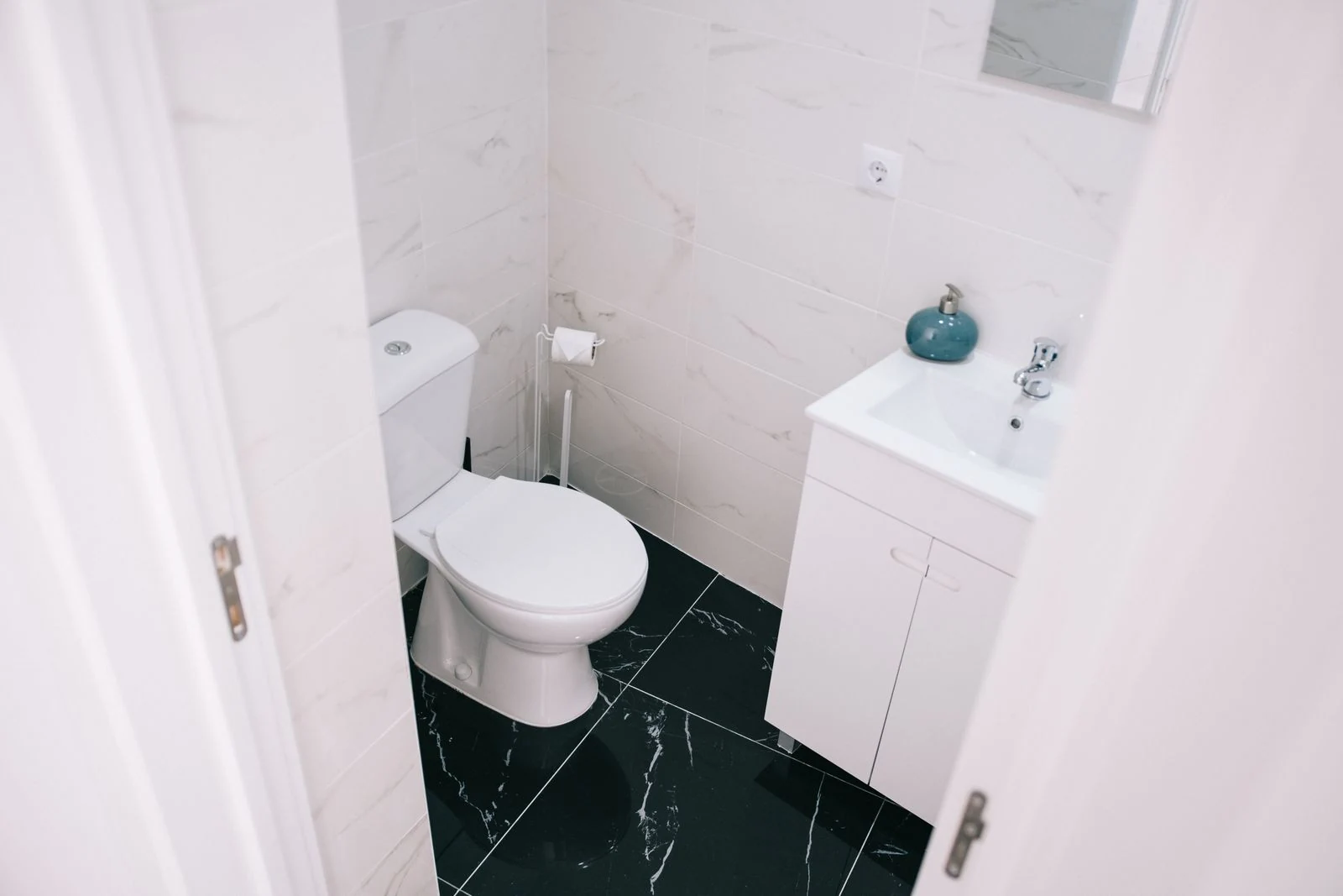 Bathroom layout and fittings