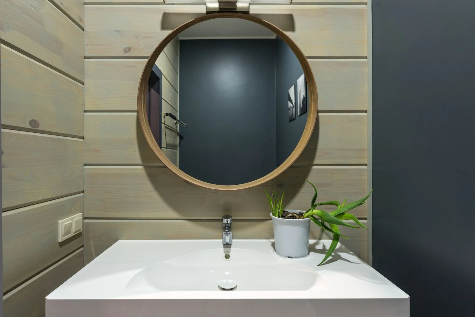 Round mirror above a bathroom basin