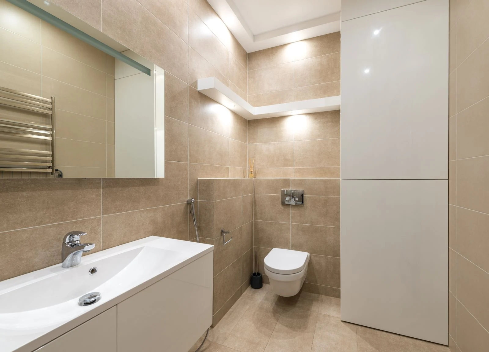 Elegant bathroom interior with modern fixtures, neutral tones, and ample lighting